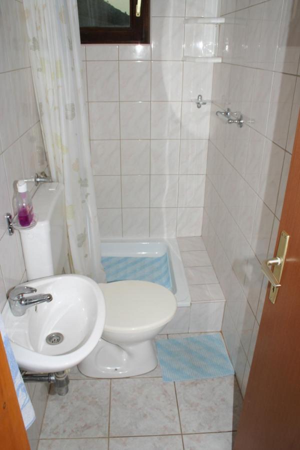 Apartments And Rooms By The Sea Sutivan, Brac - 2943 Екстериор снимка